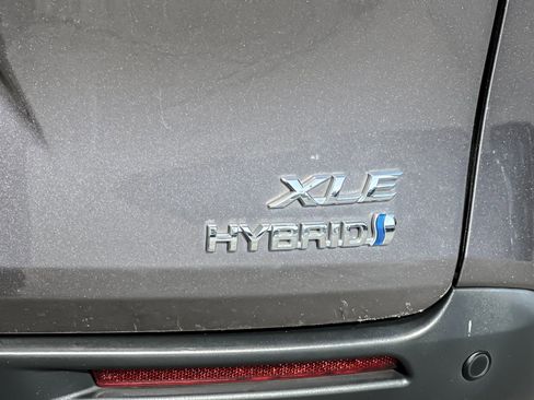 Certified 2021 Toyota Sienna XLE FWD image 27