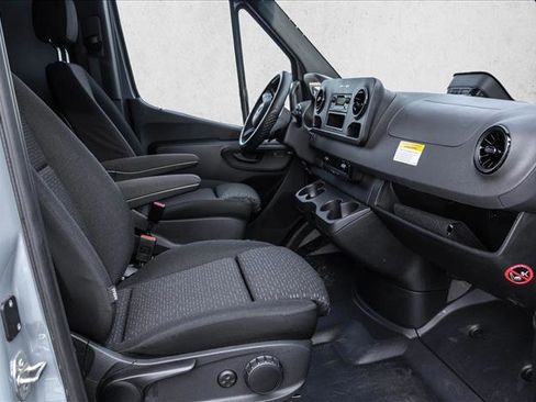 Used 2025 Mercedes-Benz Sprinter 2500 image 21