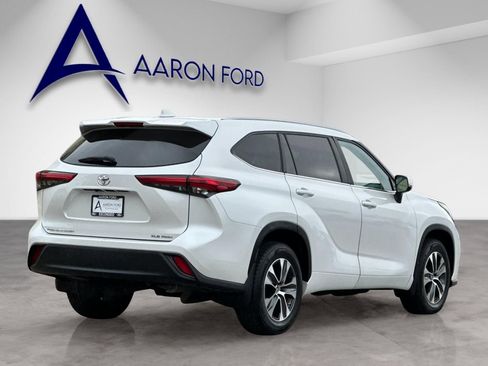 Used 2023 Toyota Highlander XLE image 6