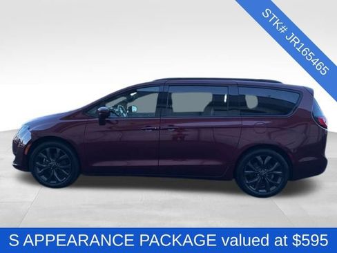 Used 2018 Chrysler Pacifica Touring-L w/ Premium Audio Group image 4