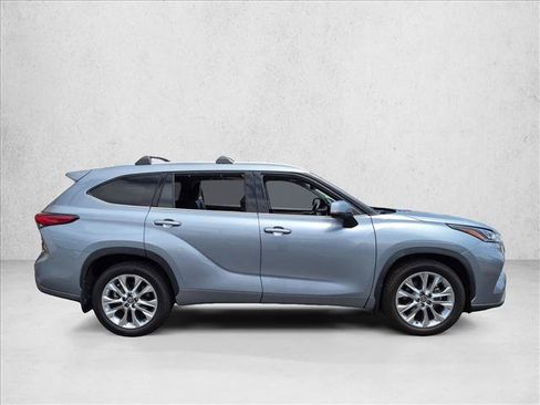Used 2021 Toyota Highlander Limited AWD/4WD image 4