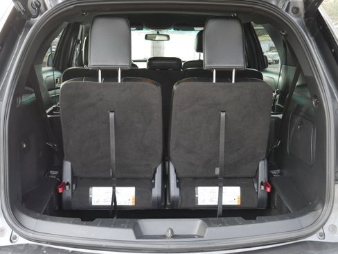 Certified 2017 Ford Explorer XLT w/ Equipment Group 202A image 20