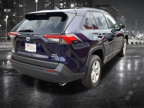 Used 2021 Toyota RAV4 XLE w/ Convenience Package image 8