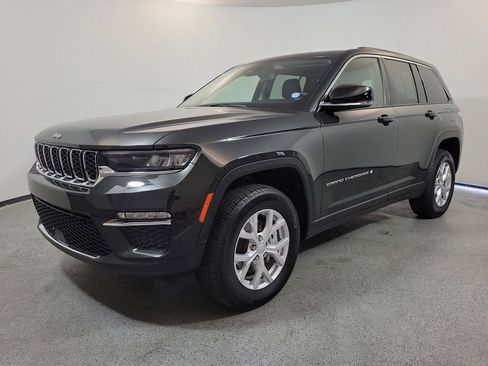Used 2023 Jeep Grand Cherokee Limited w/ Trailer Tow Prep Group (B) AWD/4WD image 3