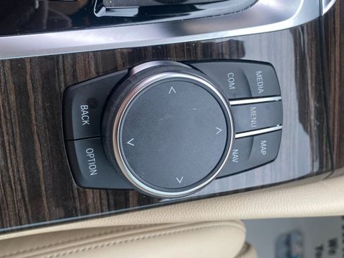 Used 2023 BMW 530i w/ Convenience Package image 23