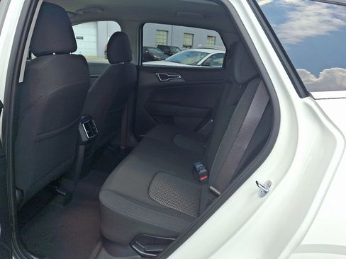 New 2025 Kia Sportage LX image 6