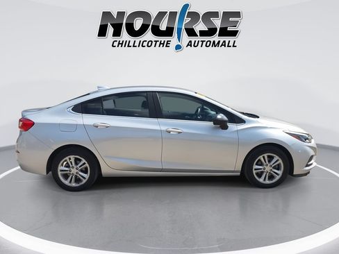 Used 2018 Chevrolet Cruze LT w/ Convenience Package FWD image 9