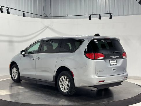 Used 2023 Chrysler Voyager LX FWD image 10
