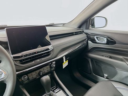 New 2026 Jeep Compass Latitude image 22