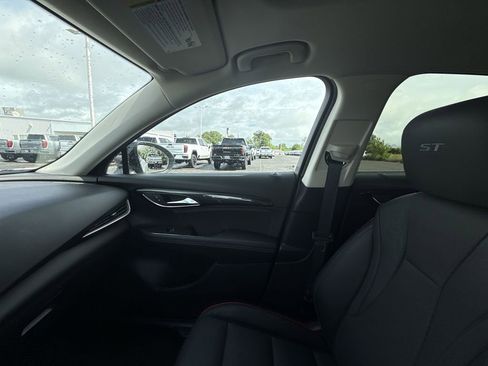 Used 2023 Buick Envision Essence w/ Sport Touring Package AWD/4WD image 26