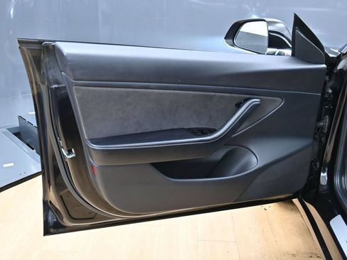Used 2018 Tesla Model 3 Long Range RWD image 14