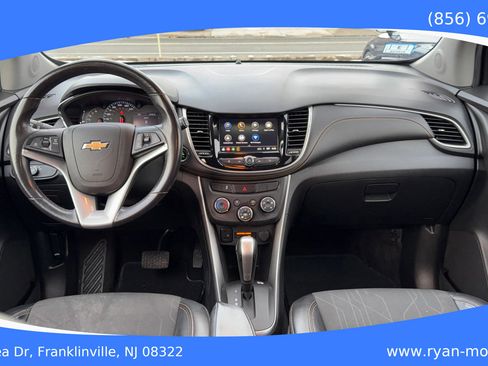 Used 2018 Chevrolet Trax LT w/ LT Convenience Package image 9