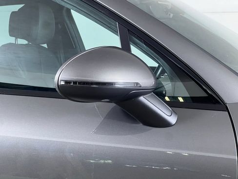Certified 2018 Porsche Macan Turbo AWD/4WD image 18