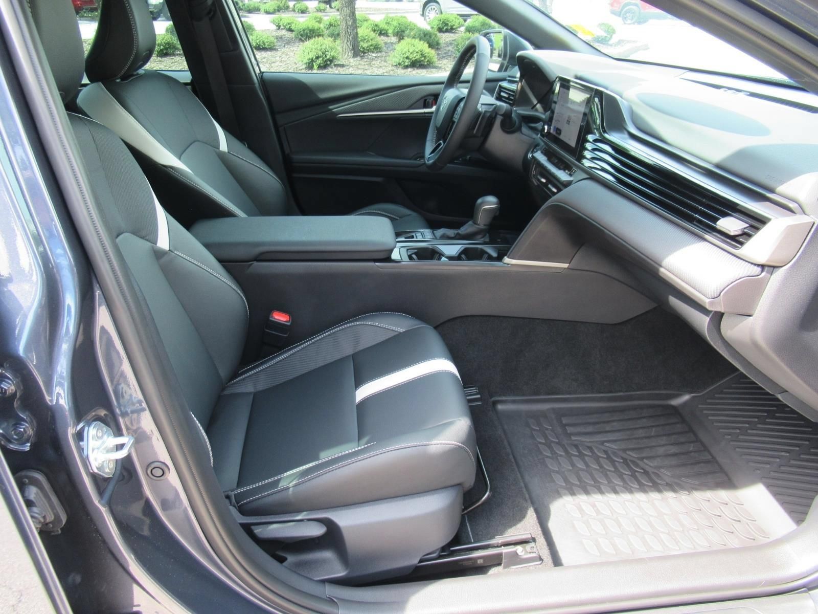 Used 2026 Toyota Camry SE FWD image 9
