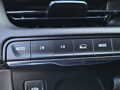 Used 2022 Cadillac Escalade Premium Luxury image 31