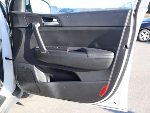 Used 2020 Kia Sportage LX image 9