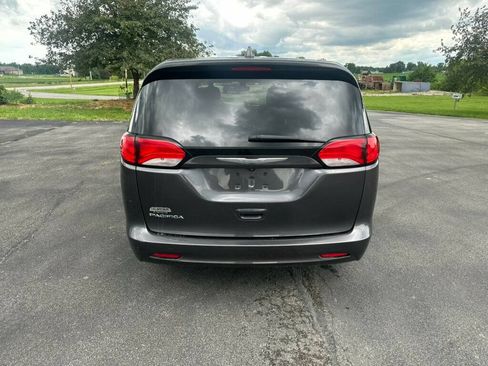 Used 2017 Chrysler Pacifica Touring FWD image 4