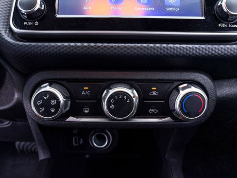 Used 2021 Nissan Kicks S FWD image 19