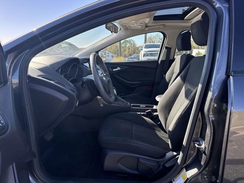 Used 2017 Ford Focus SEL image 16