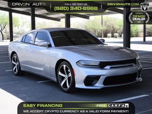 Used 2015 Dodge Charger SE RWD image 1
