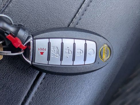 Used 2019 Nissan Rogue SV image 32