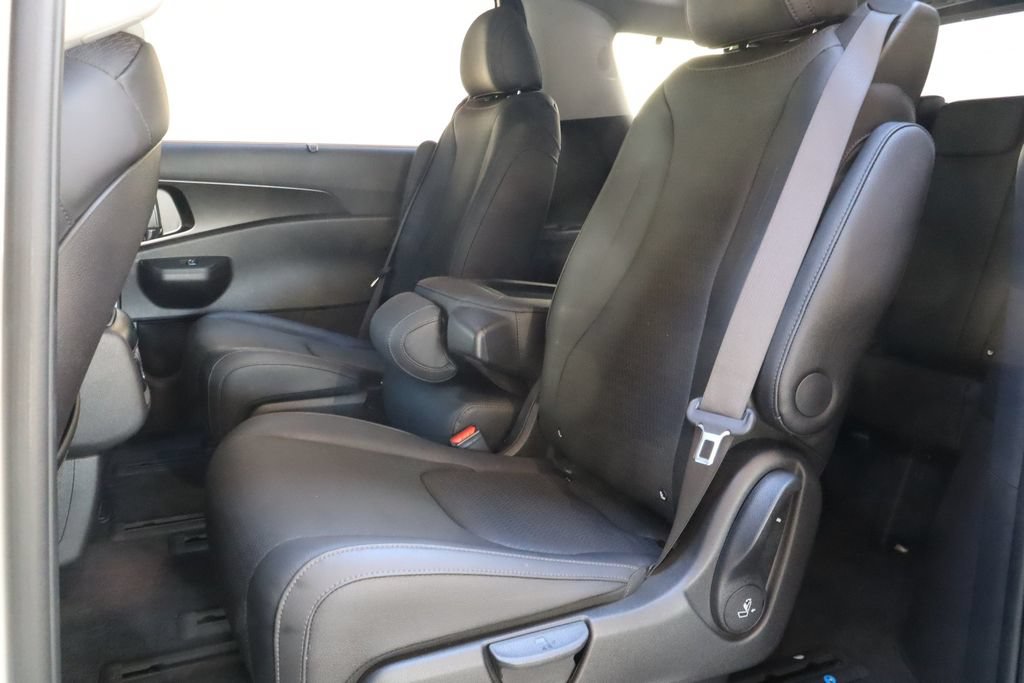 Used 2025 Kia Carnival SX Prestige FWD image 33