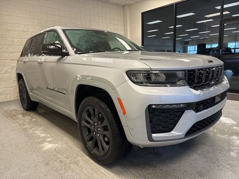 New 2026 Jeep Grand Cherokee Limited AWD/4WD image 7