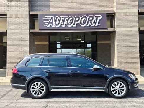Used 2017 Volkswagen Golf Alltrack SE image 4