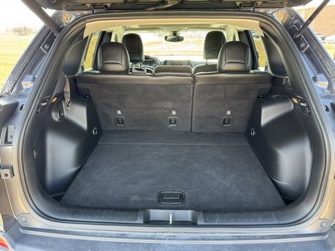 Used 2019 Jeep Cherokee Trailhawk image 7