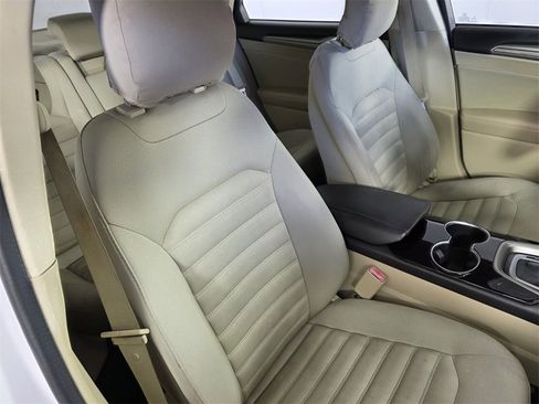 Used 2015 Ford Fusion SE image 31