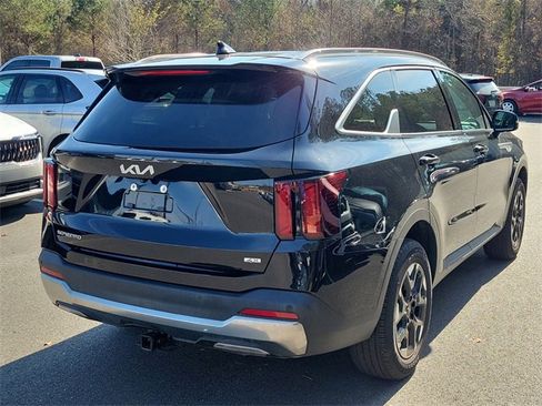 Certified 2025 Kia Sorento S image 4