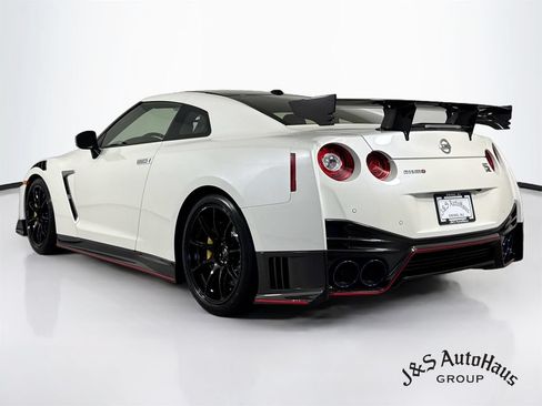 Used 2021 Nissan GT-R NISMO AWD/4WD image 5