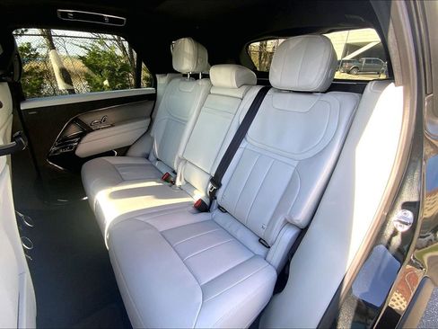 Used 2025 Land Rover Range Rover Sport SE AWD/4WD image 20
