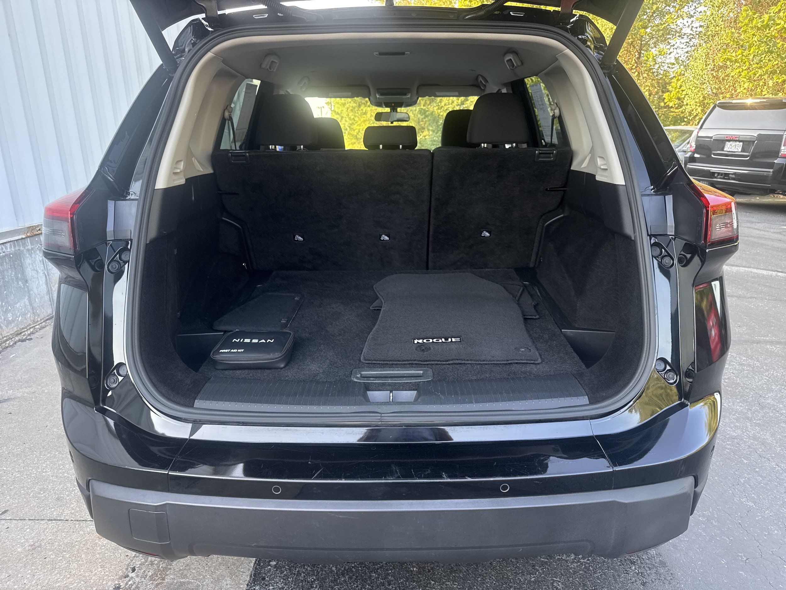 Used 2024 Nissan Rogue SV AWD/4WD image 12