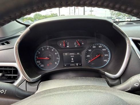 Used 2018 Chevrolet Equinox LT AWD/4WD image 16