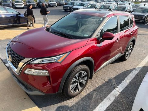 Used 2023 Nissan Rogue SV w/ SV Premium Package FWD image 2