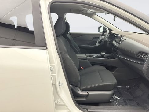 Used 2023 Nissan Rogue S image 16