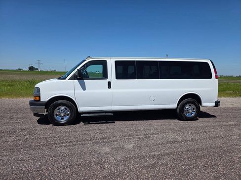 Used 2020 Chevrolet Express 3500 LT w/ LT Preferred Equipment Group RWD image 2