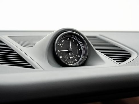 Used 2025 Porsche Macan image 18