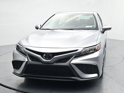 Used 2024 Toyota Camry SE FWD image 3