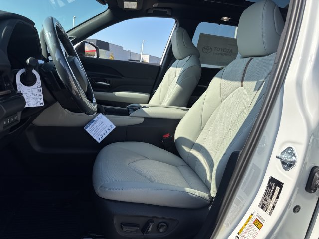 New 2026 Toyota Grand Highlander AWD Hybrid image 16
