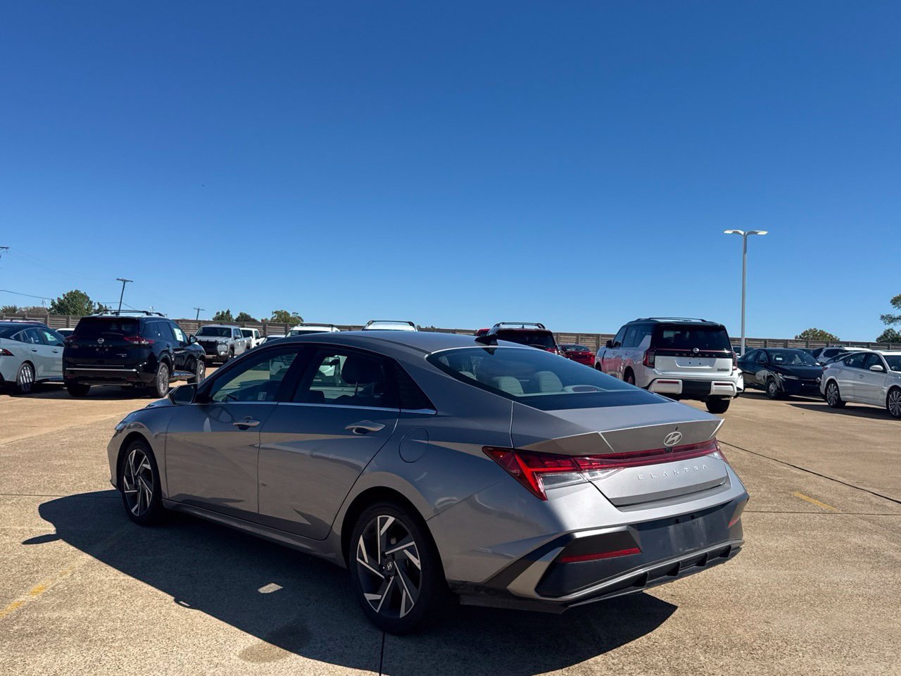 Used 2025 Hyundai Elantra SEL FWD image 17