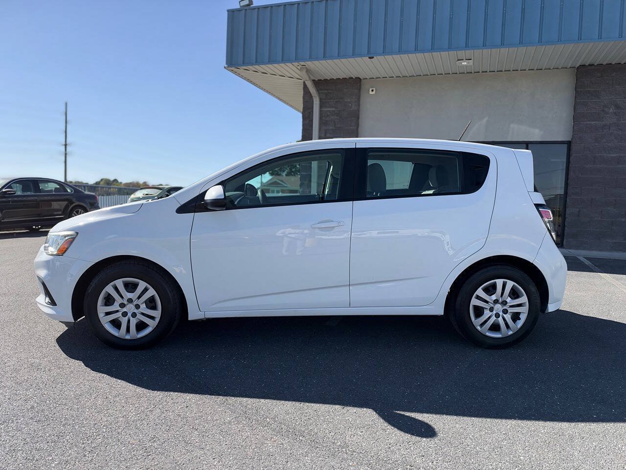 Used 2018 Chevrolet Sonic LT FWD image 34