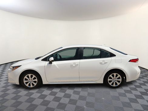 Used 2025 Toyota Corolla LE FWD image 2