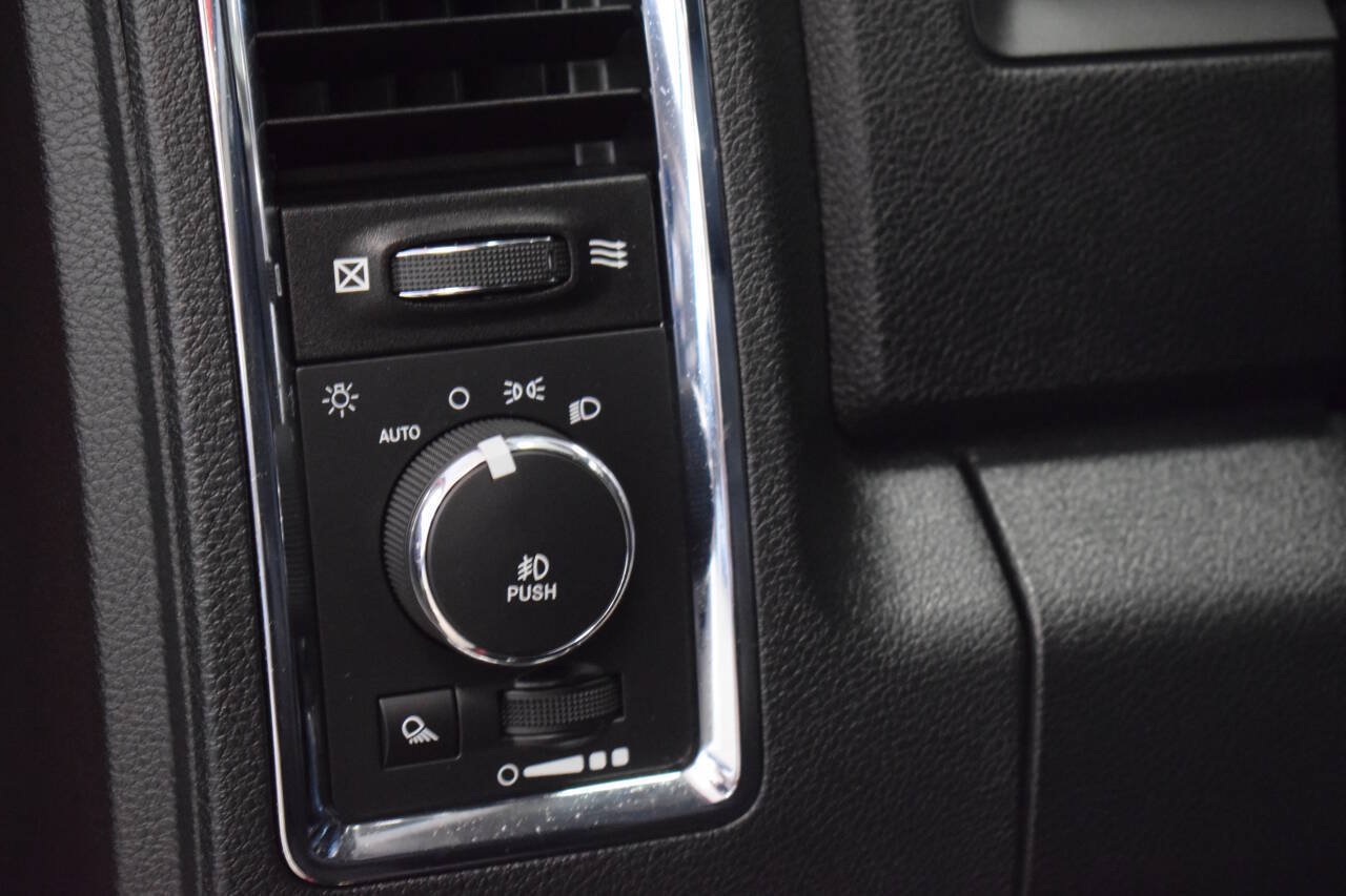 Used 2016 RAM 1500 Laramie w/ Convenience Group AWD/4WD image 89