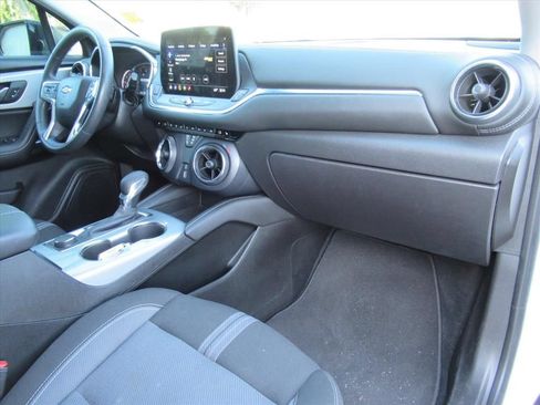 Used 2024 Chevrolet Blazer LT w/ Midnight/Sport Edition FWD image 11