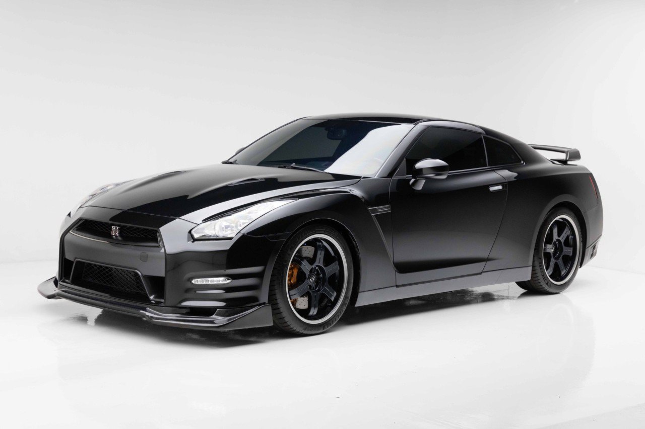 Used 2014 Nissan GT-R Black Edition AWD/4WD image 9