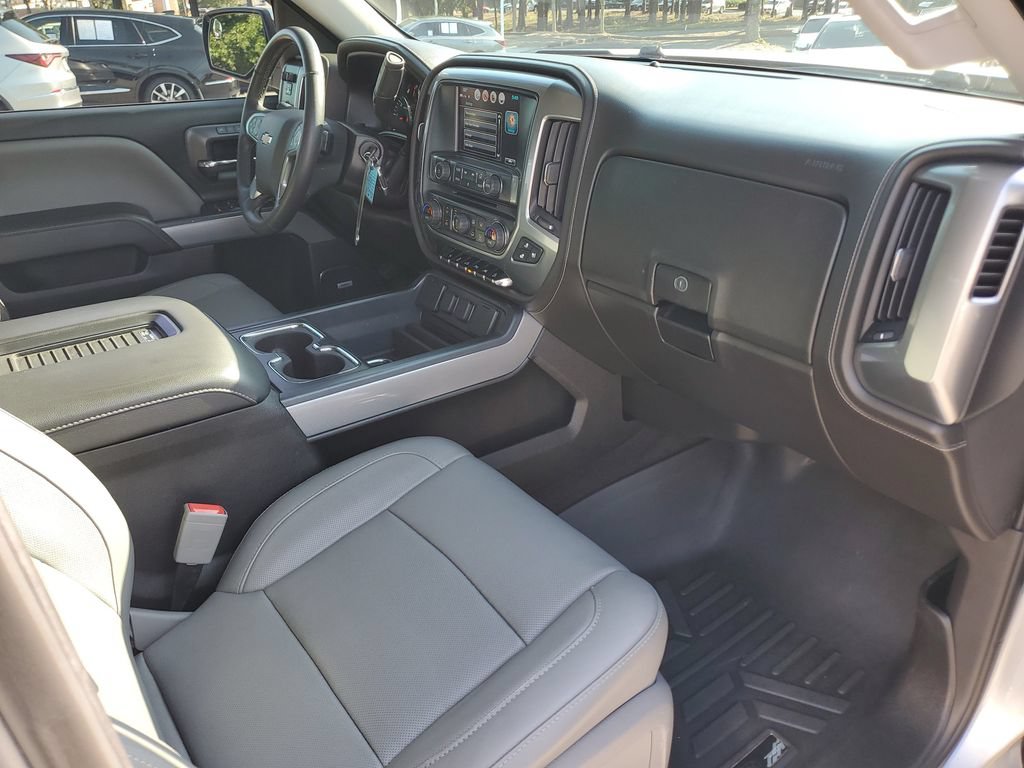 Used 2017 Chevrolet Silverado 1500 LTZ Z71 w/ LTZ Plus Package AWD/4WD image 4
