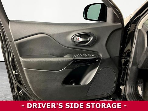 Used 2019 Jeep Cherokee Latitude Plus AWD/4WD image 20