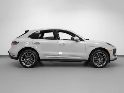 Certified 2026 Porsche Macan AWD/4WD image 13